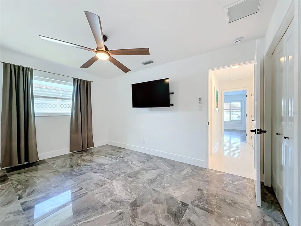 324 LEEWARD ISLAND Clearwater Beach, FL 33767