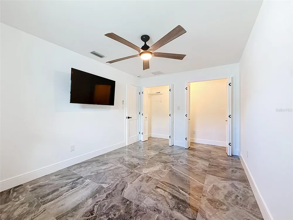 324 LEEWARD ISLAND Clearwater Beach, FL 33767