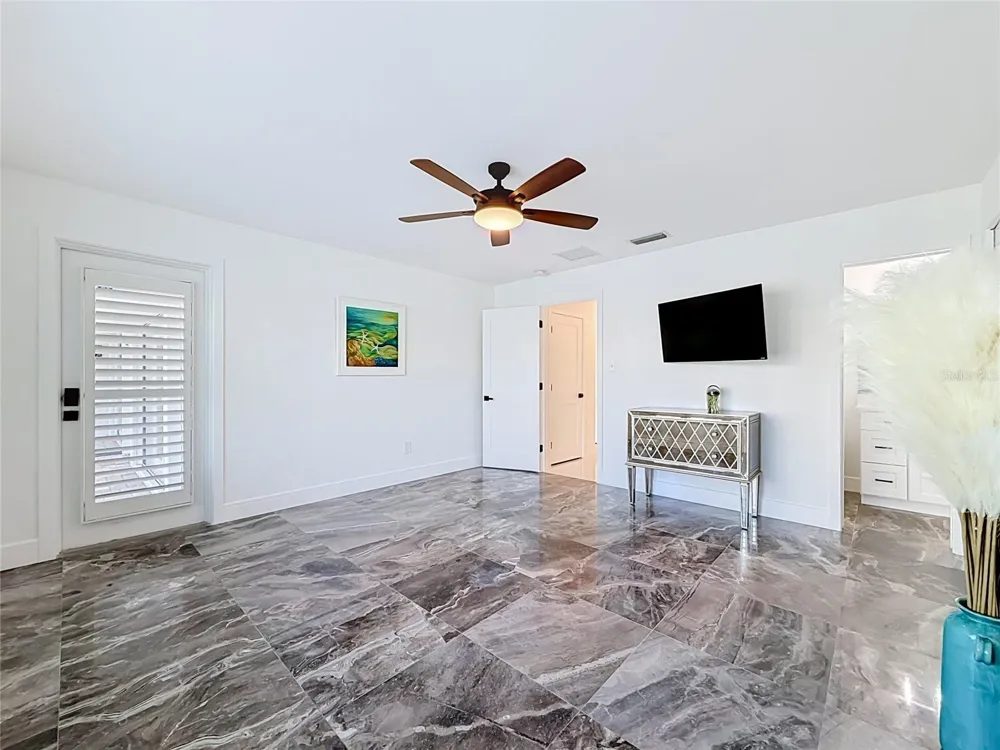 324 LEEWARD ISLAND Clearwater Beach, FL 33767