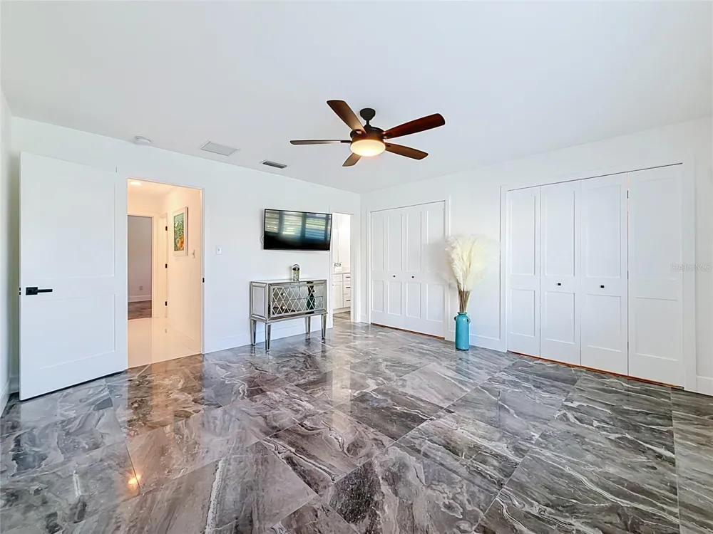 324 LEEWARD ISLAND Clearwater Beach, FL 33767
