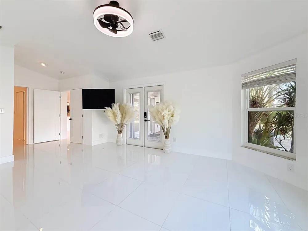 324 LEEWARD ISLAND Clearwater Beach, FL 33767