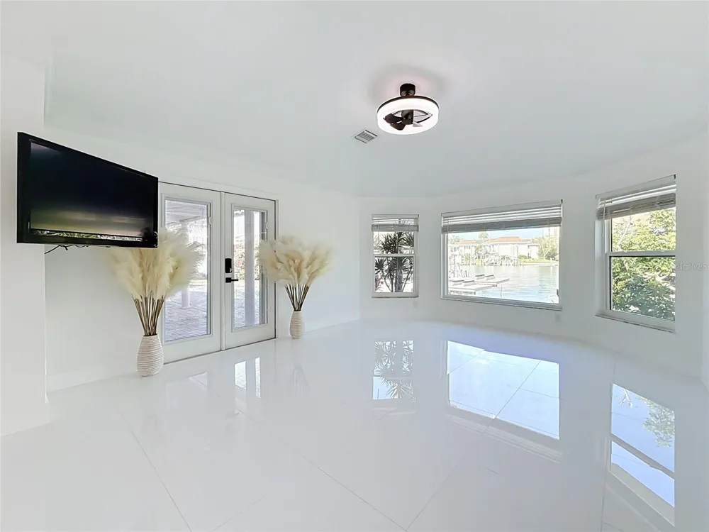 324 LEEWARD ISLAND Clearwater Beach, FL 33767