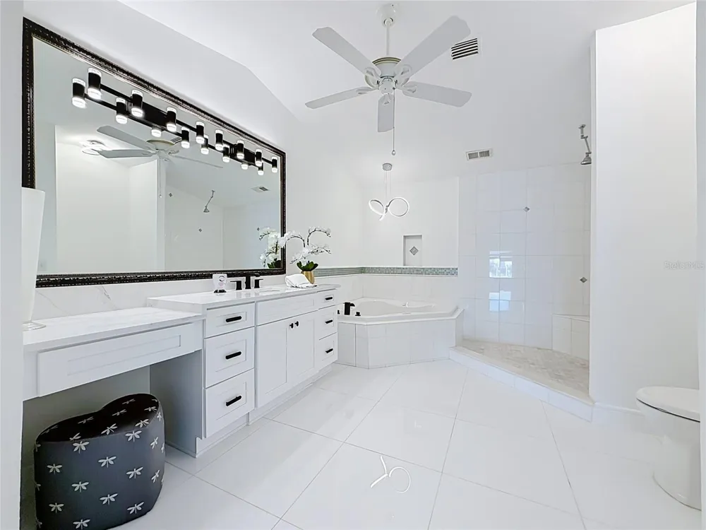 324 LEEWARD ISLAND Clearwater Beach, FL 33767