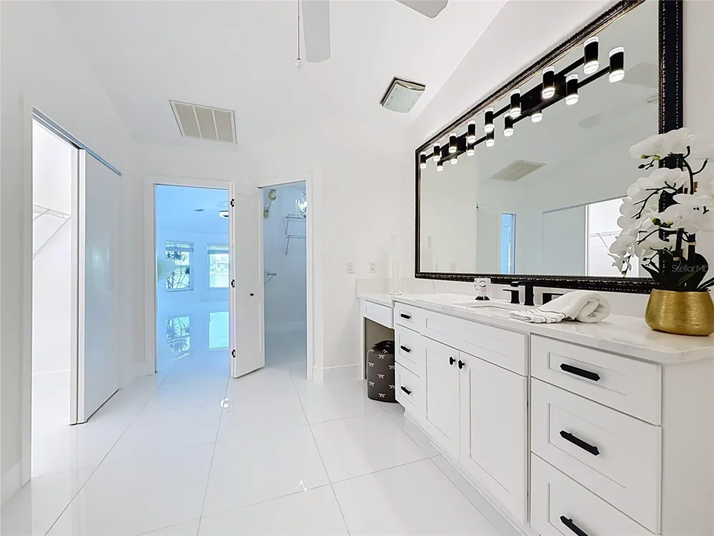 324 LEEWARD ISLAND Clearwater Beach, FL 33767