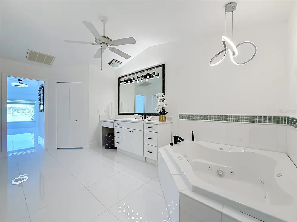 324 LEEWARD ISLAND Clearwater Beach, FL 33767