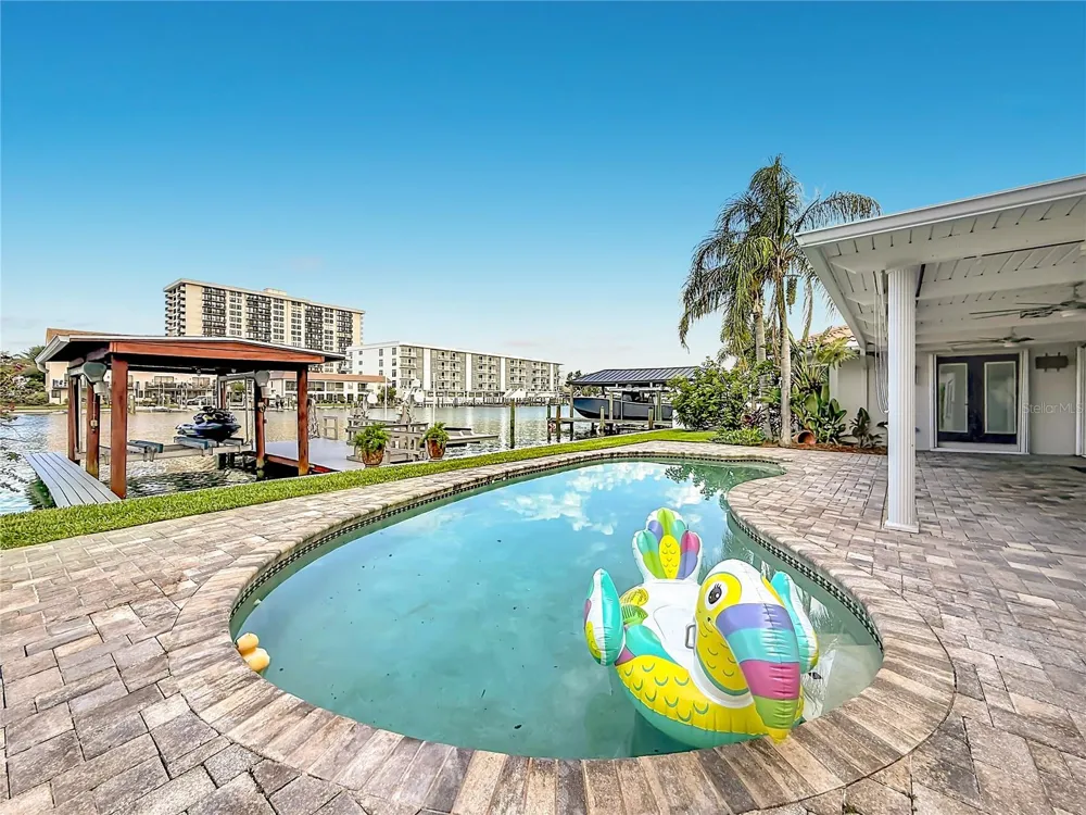 324 LEEWARD ISLAND Clearwater Beach, FL 33767