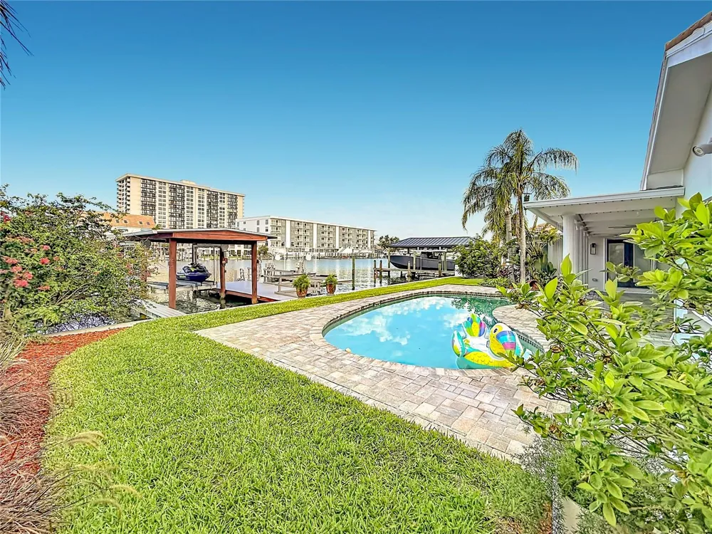 324 LEEWARD ISLAND Clearwater Beach, FL 33767