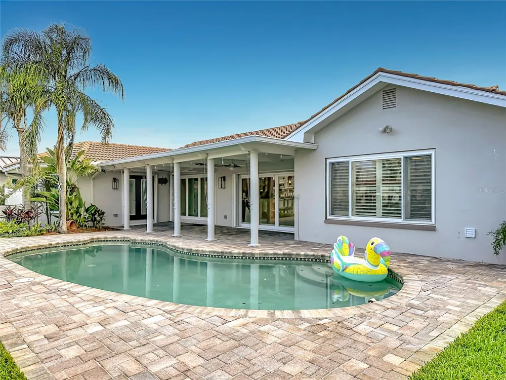 324 LEEWARD ISLAND Clearwater Beach, FL 33767