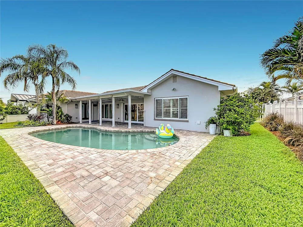 324 LEEWARD ISLAND Clearwater Beach, FL 33767