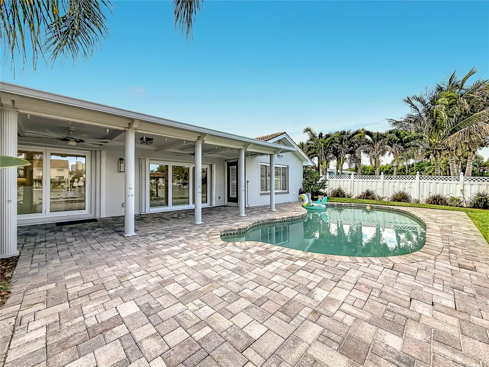 324 LEEWARD ISLAND Clearwater Beach, FL 33767