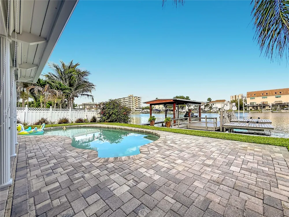 324 LEEWARD ISLAND Clearwater Beach, FL 33767