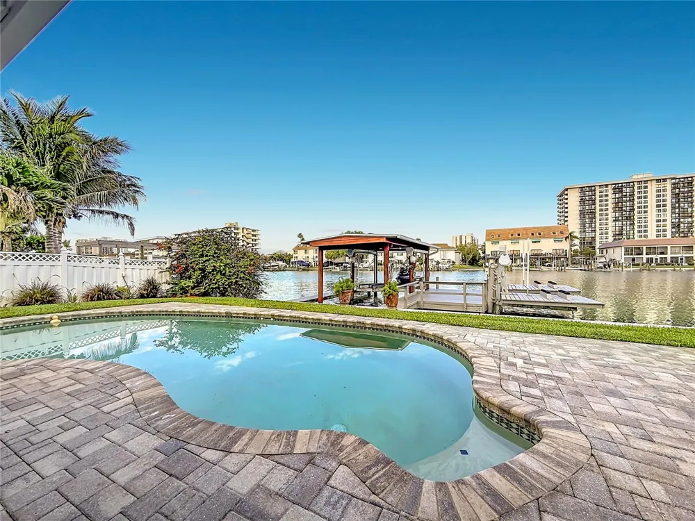 324 LEEWARD ISLAND Clearwater Beach, FL 33767