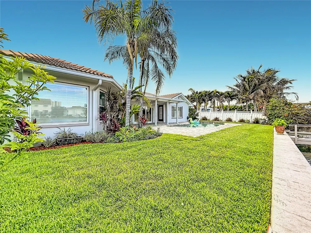 324 LEEWARD ISLAND Clearwater Beach, FL 33767