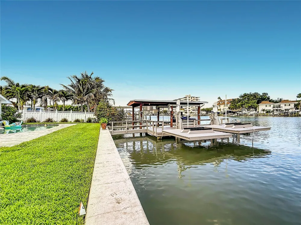324 LEEWARD ISLAND Clearwater Beach, FL 33767