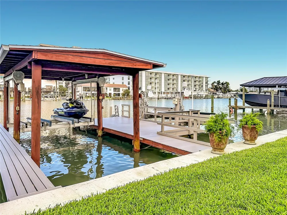 324 LEEWARD ISLAND Clearwater Beach, FL 33767
