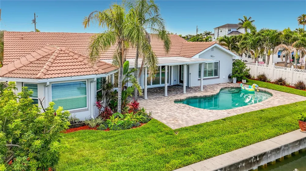 324 LEEWARD ISLAND Clearwater Beach, FL 33767