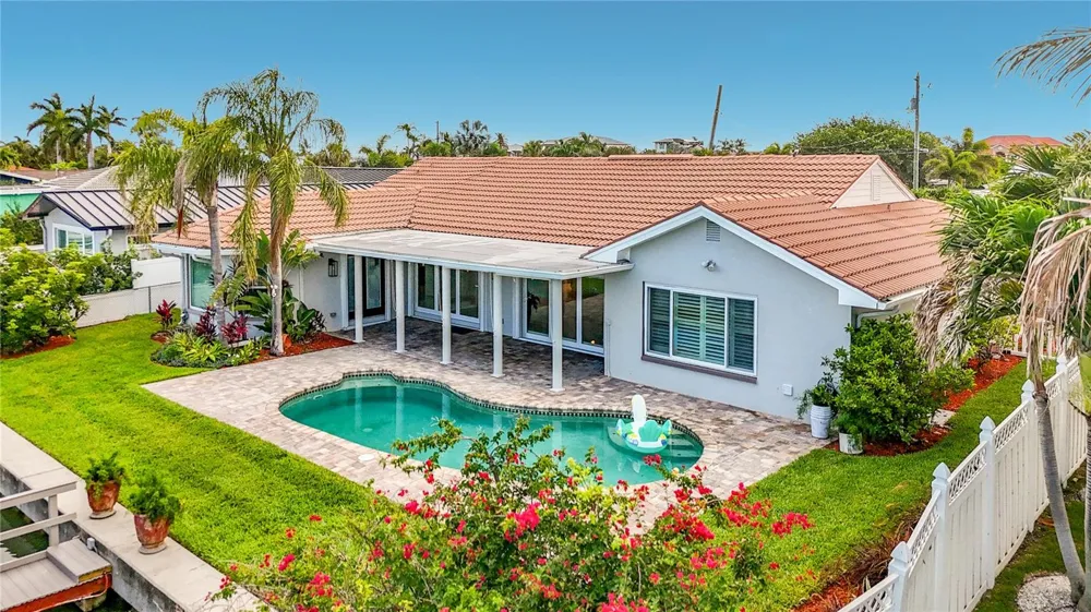 324 LEEWARD ISLAND Clearwater Beach, FL 33767