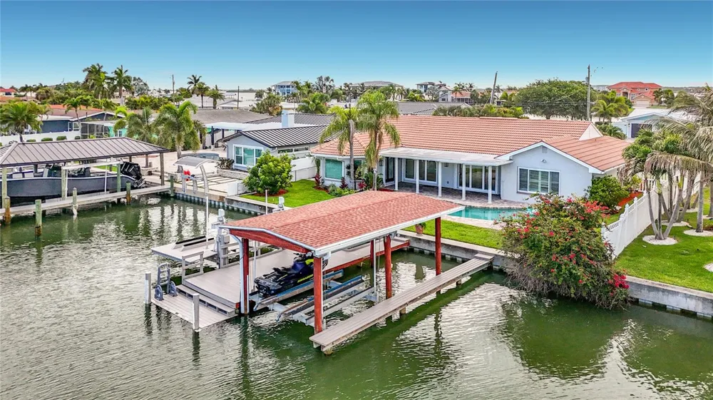 324 LEEWARD ISLAND Clearwater Beach, FL 33767