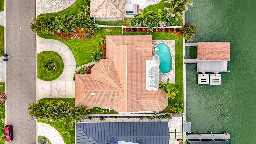 324 LEEWARD ISLAND Clearwater Beach, FL 33767