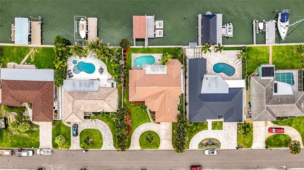 324 LEEWARD ISLAND Clearwater Beach, FL 33767
