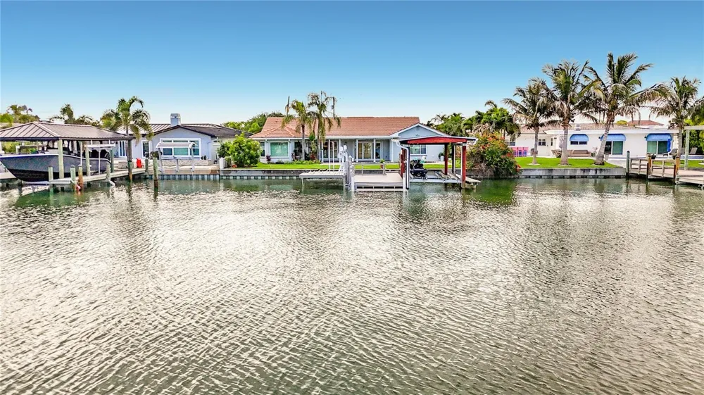 324 LEEWARD ISLAND Clearwater Beach, FL 33767