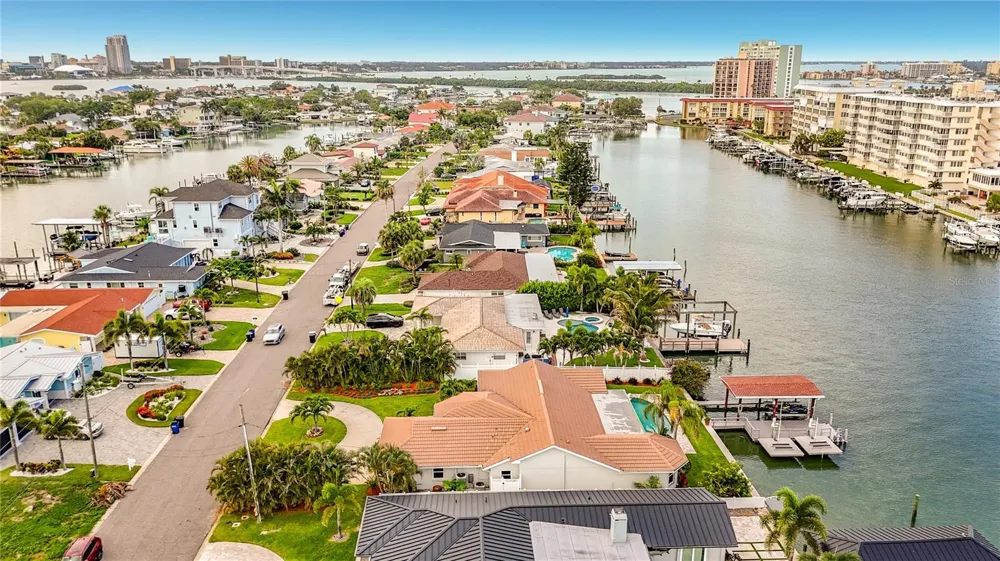 324 LEEWARD ISLAND Clearwater Beach, FL 33767