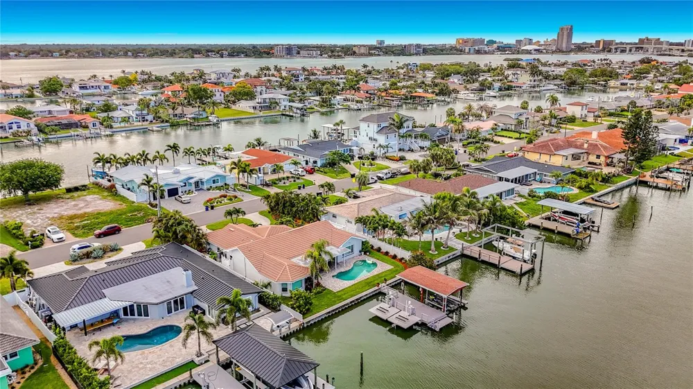 324 LEEWARD ISLAND Clearwater Beach, FL 33767