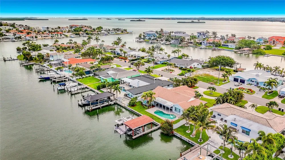 324 LEEWARD ISLAND Clearwater Beach, FL 33767