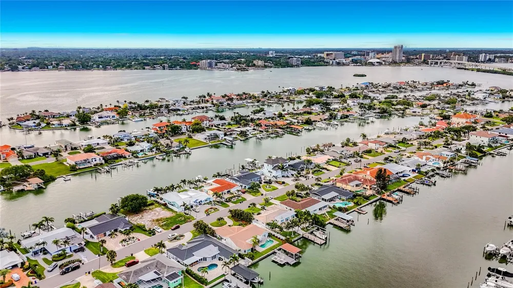 324 LEEWARD ISLAND Clearwater Beach, FL 33767