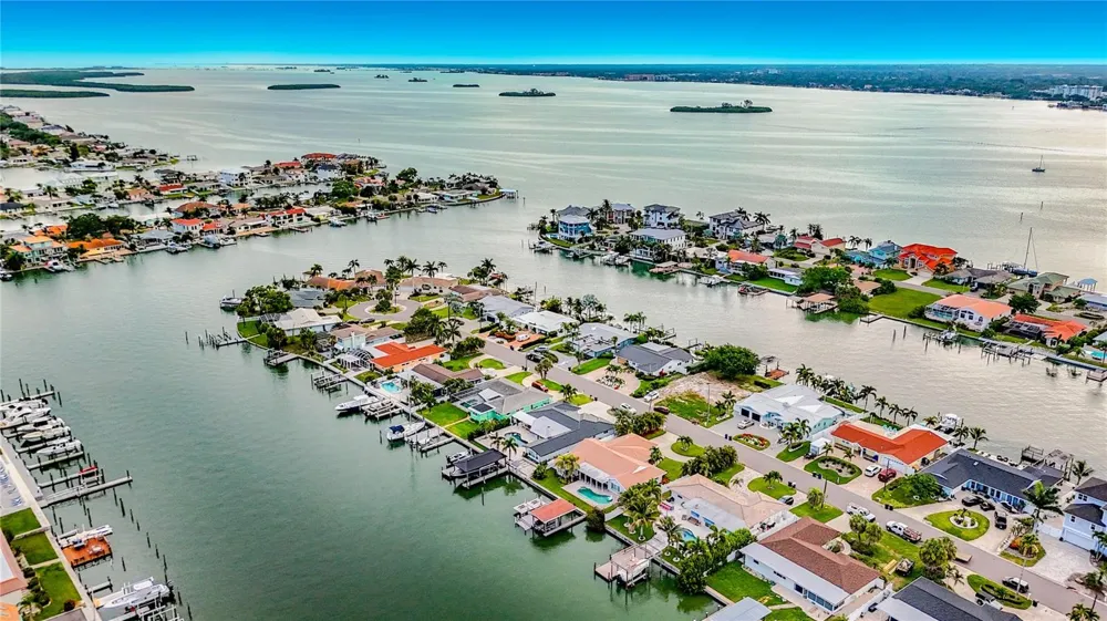 324 LEEWARD ISLAND Clearwater Beach, FL 33767