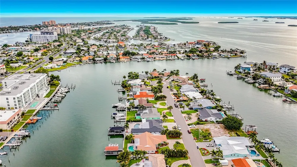 324 LEEWARD ISLAND Clearwater Beach, FL 33767
