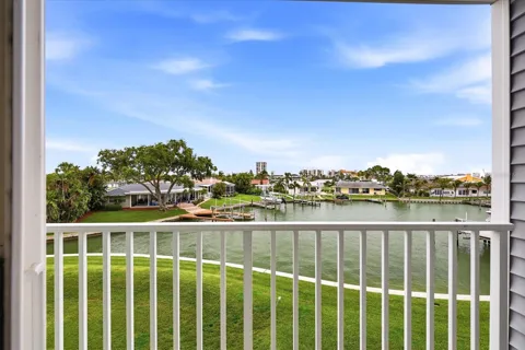 610 ISLAND WAY #201