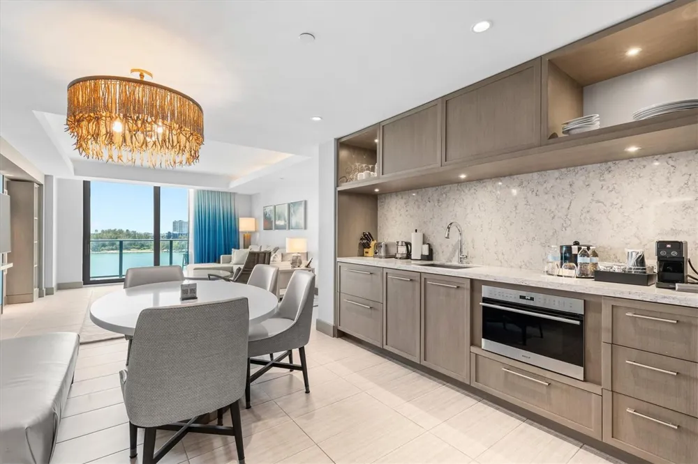 691 S GULFVIEW BOULEVARD #815 Clearwater Beach, FL 33767