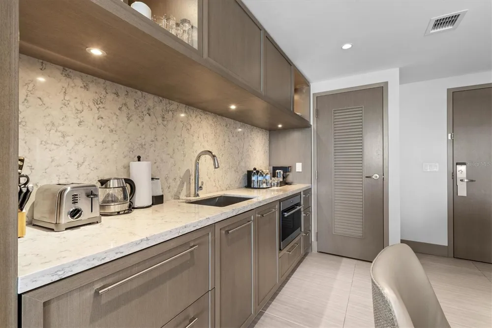 691 S GULFVIEW BOULEVARD #815 Clearwater Beach, FL 33767