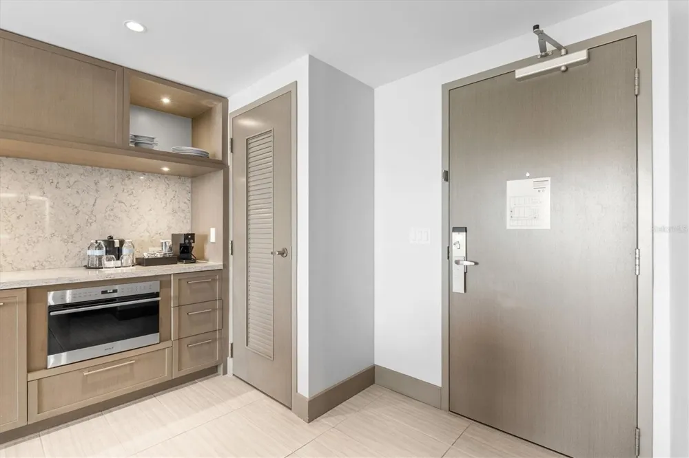 691 S GULFVIEW BOULEVARD #815 Clearwater Beach, FL 33767