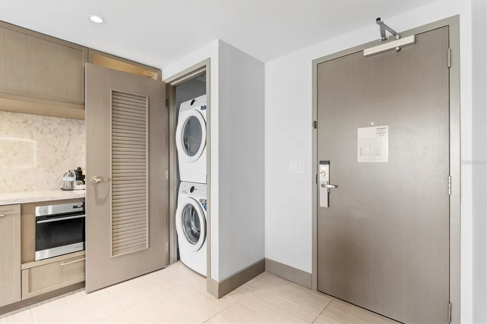 691 S GULFVIEW BOULEVARD #815 Clearwater Beach, FL 33767