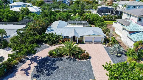 602 BUTTONWOOD DRIVE