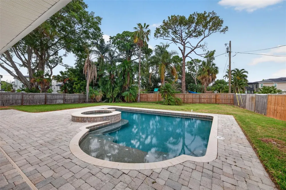 4627 VENETIAN BOULEVARD NE St Petersburg, FL 33704