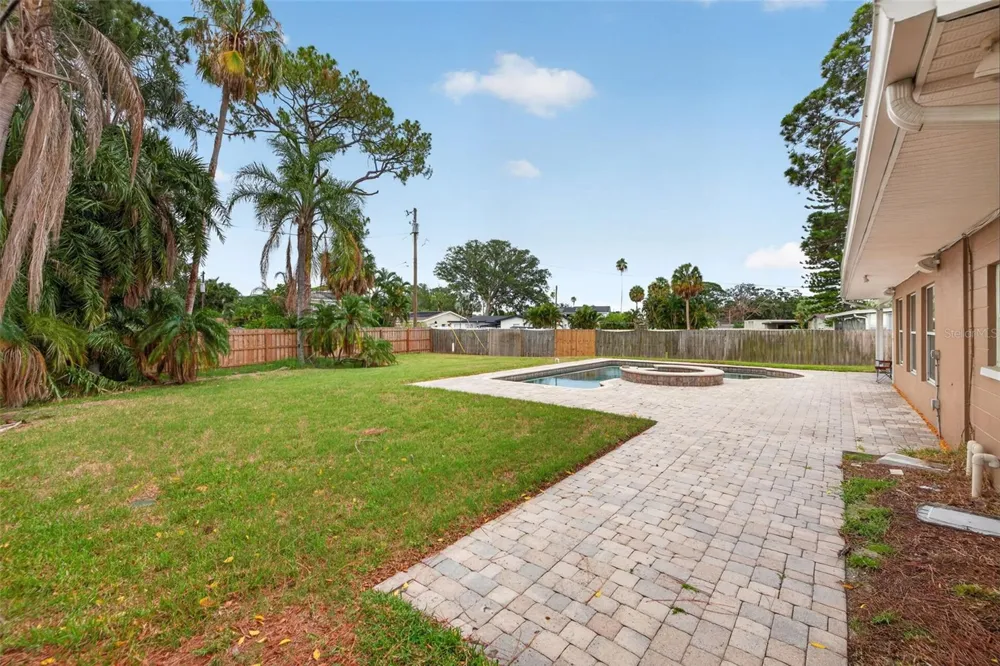 4627 VENETIAN BOULEVARD NE St Petersburg, FL 33704