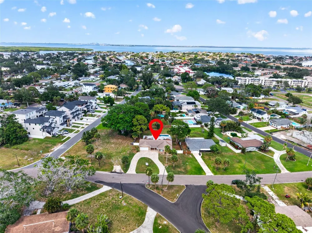 4627 VENETIAN BOULEVARD NE St Petersburg, FL 33704