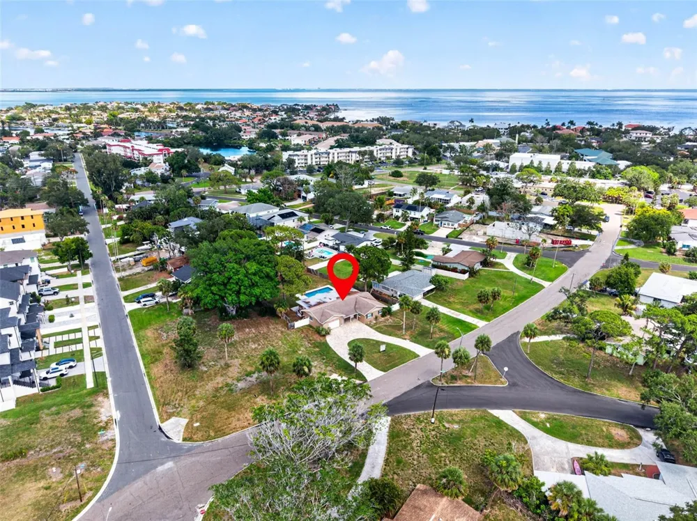 4627 VENETIAN BOULEVARD NE St Petersburg, FL 33704