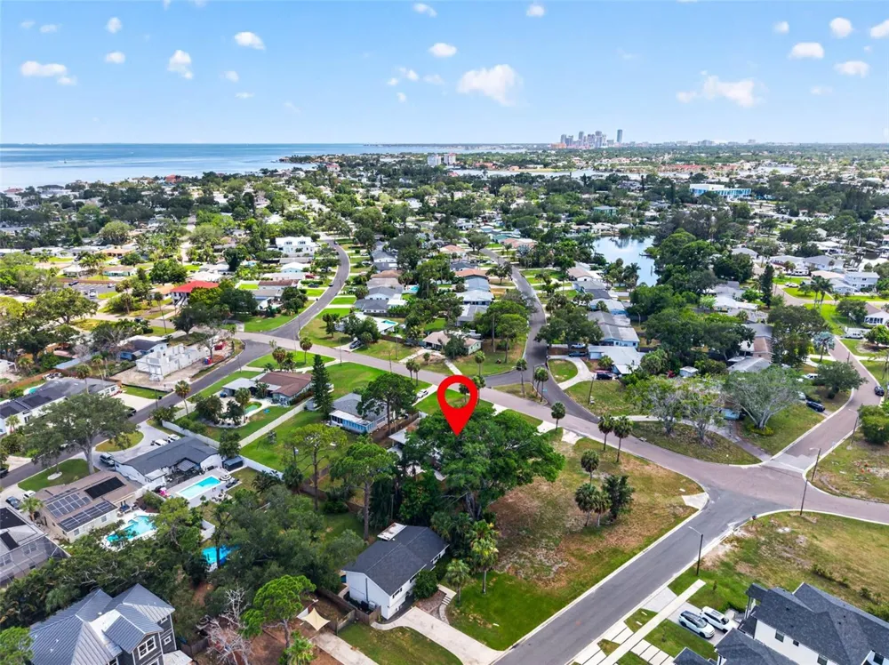 4627 VENETIAN BOULEVARD NE St Petersburg, FL 33704