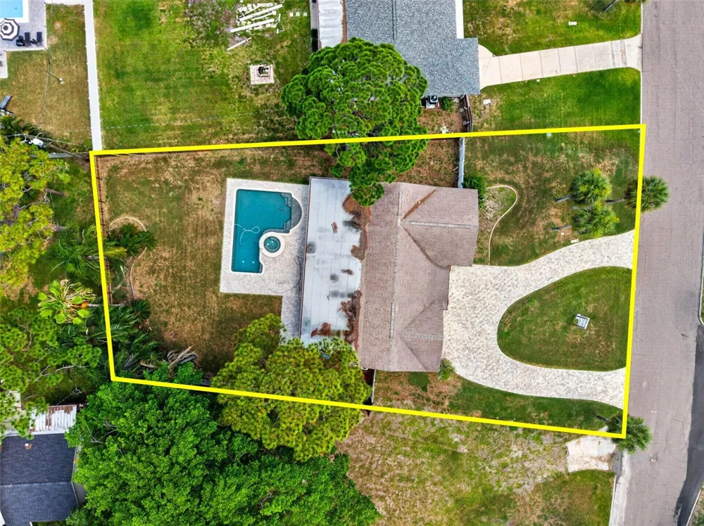 4627 VENETIAN BOULEVARD NE St Petersburg, FL 33704