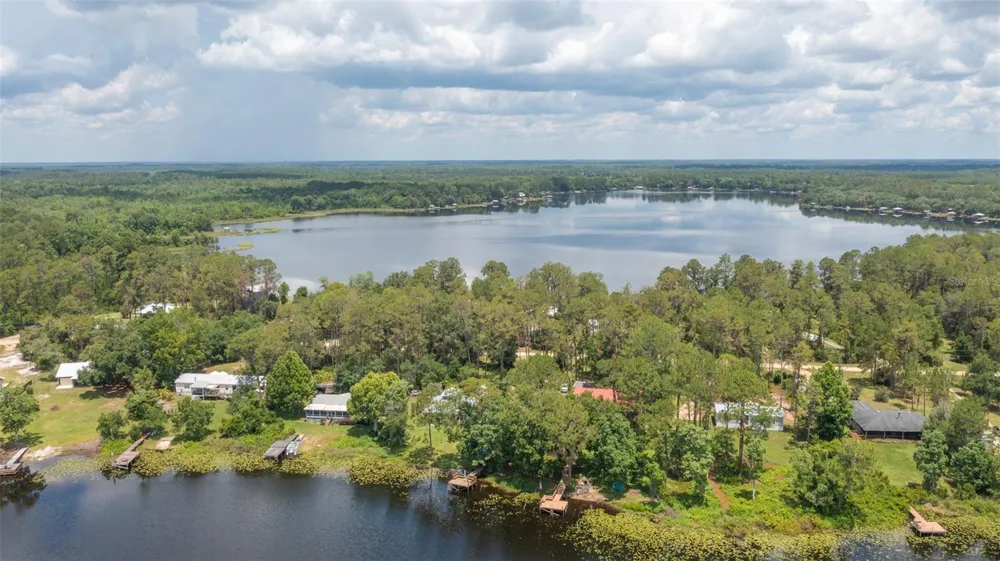 303 RILEY LAKE DRIVE Hawthorne, FL 32640