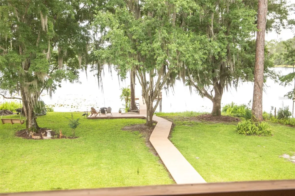 303 RILEY LAKE DRIVE Hawthorne, FL 32640