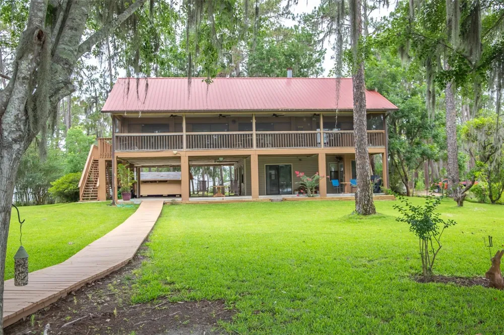 303 RILEY LAKE DRIVE Hawthorne, FL 32640