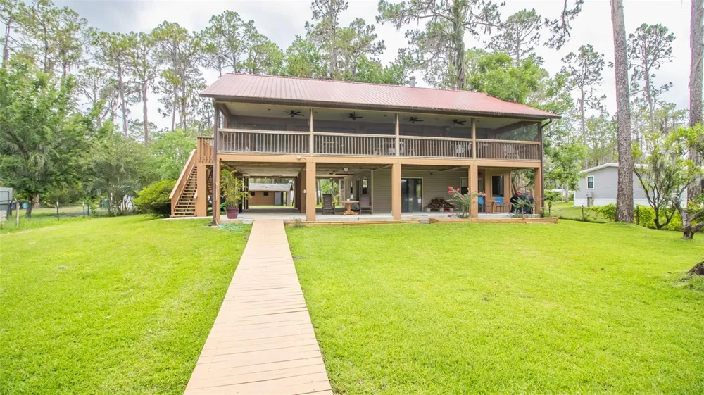 303 RILEY LAKE DRIVE Hawthorne, FL 32640