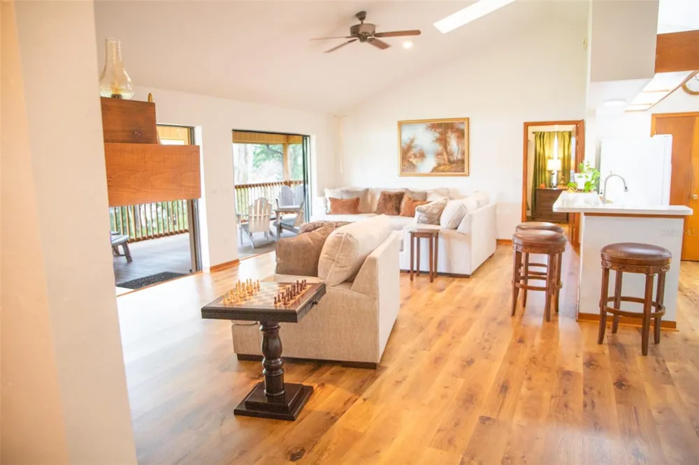 303 RILEY LAKE DRIVE Hawthorne, FL 32640