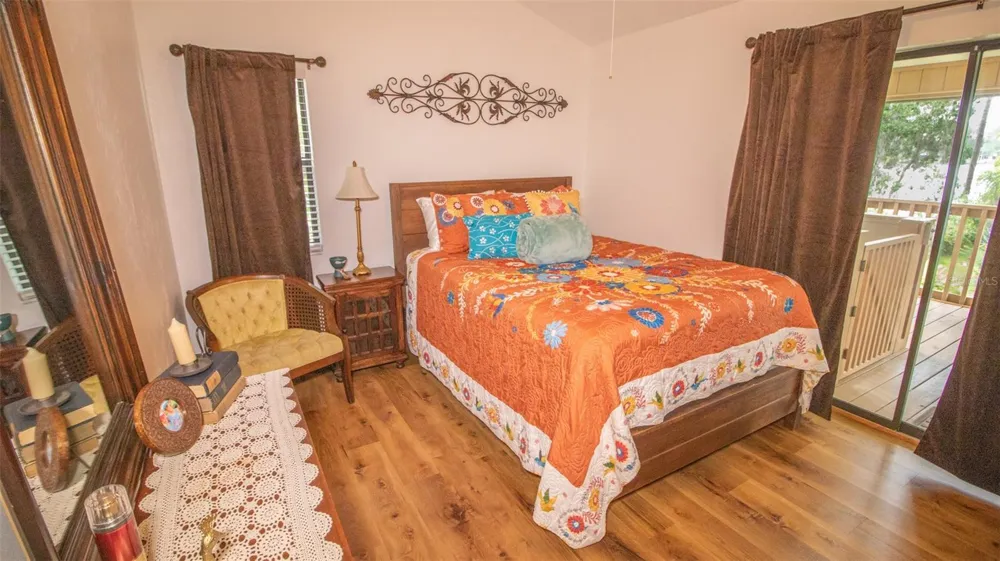 303 RILEY LAKE DRIVE Hawthorne, FL 32640