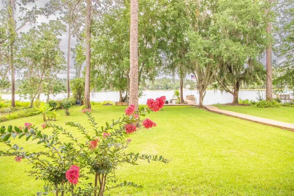 303 RILEY LAKE DRIVE Hawthorne, FL 32640